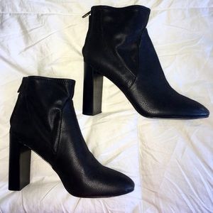 7M Banana Republic Black Heeled Ankle Boots Zip